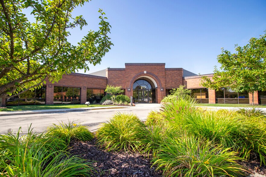 More Photos Of 175 N Patrick Blvd, Brookfield Office For Lease