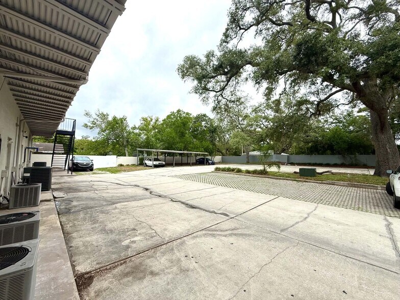 More Photos Of 1005 W Busch Blvd, Tampa Office For Sale