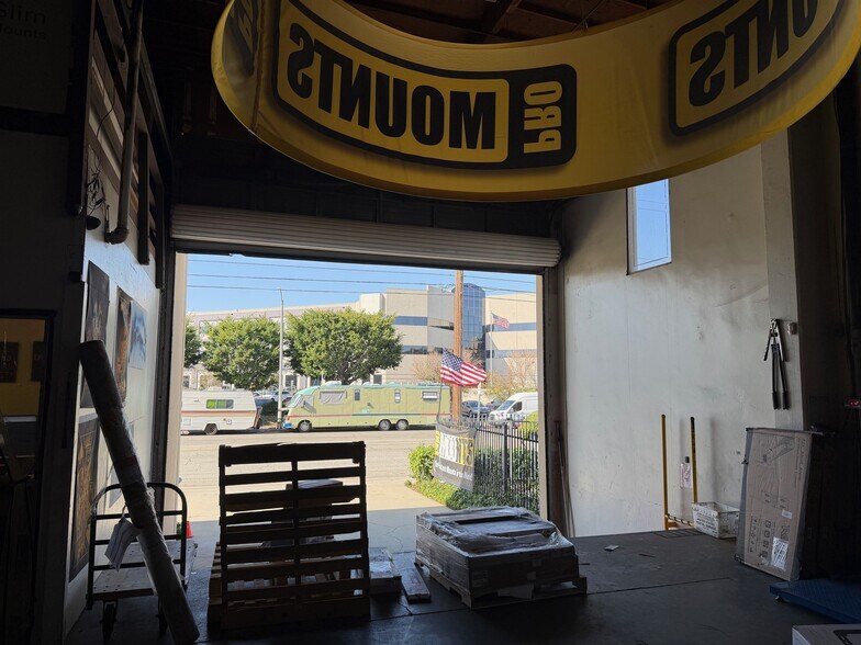 More Photos Of 20218-20220 S Hamilton Ave, Torrance Showroom For Lease