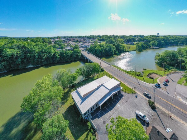 More Photos Of 410 Dinah Shore Blvd, Winchester Office Residential For Sale