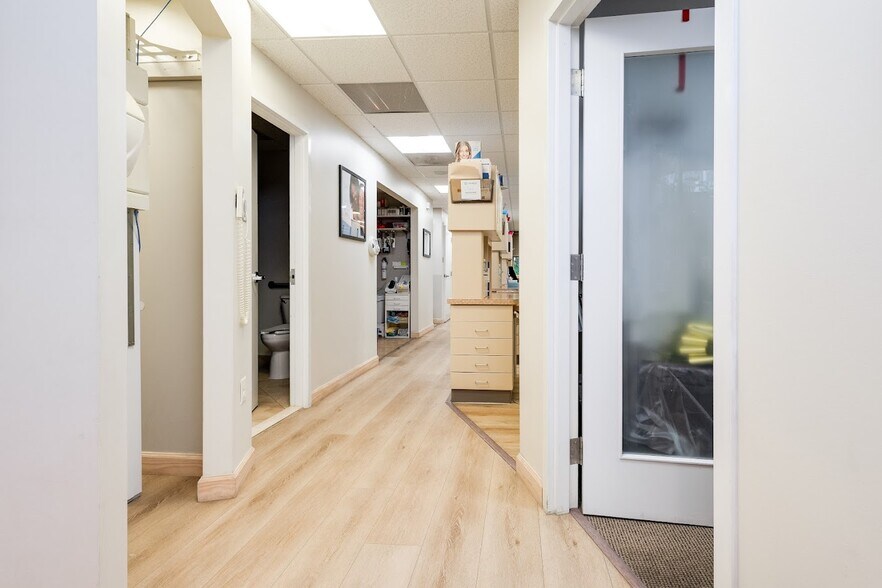 More Photos Of 4400 MacArthur Blvd NW, Washington Office For Sale