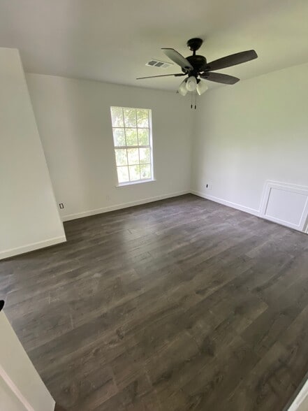 More Photos Of 33210 Magnolia Cir, Magnolia Office For Sale