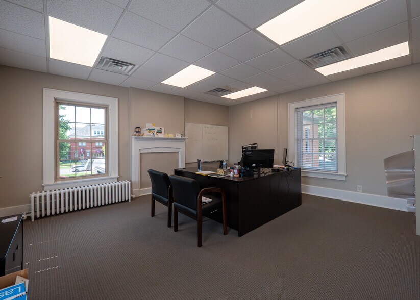 More Photos Of 15 N Franklin St, Delaware Office For Sale