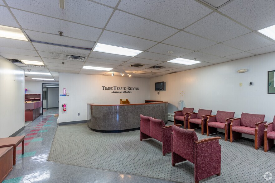 More Photos Of 40 Mulberry St, Middletown Flex For Lease