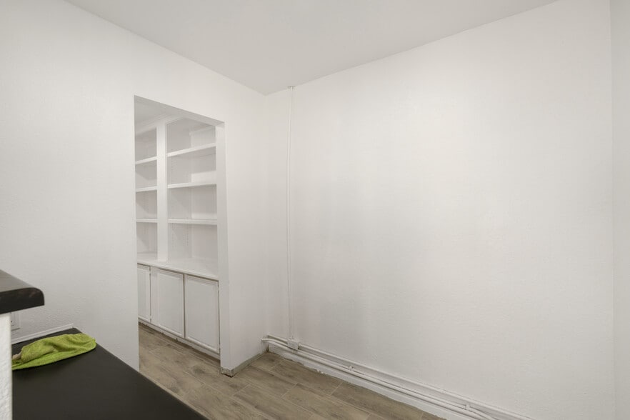 More Photos Of 1825 Baker St, Bakersfield Specialty For Sale