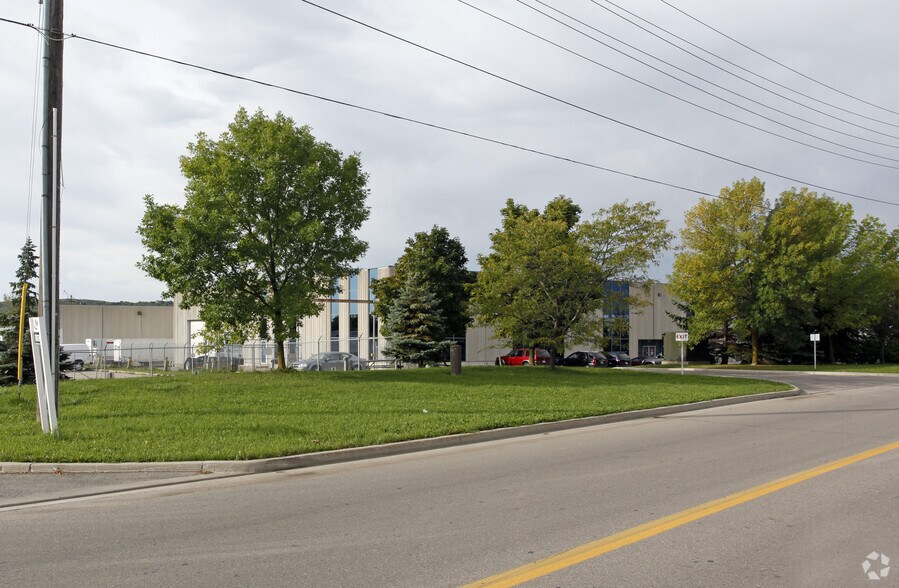 More Photos Of 550 Industrial Dr, Milton Distribution For Lease