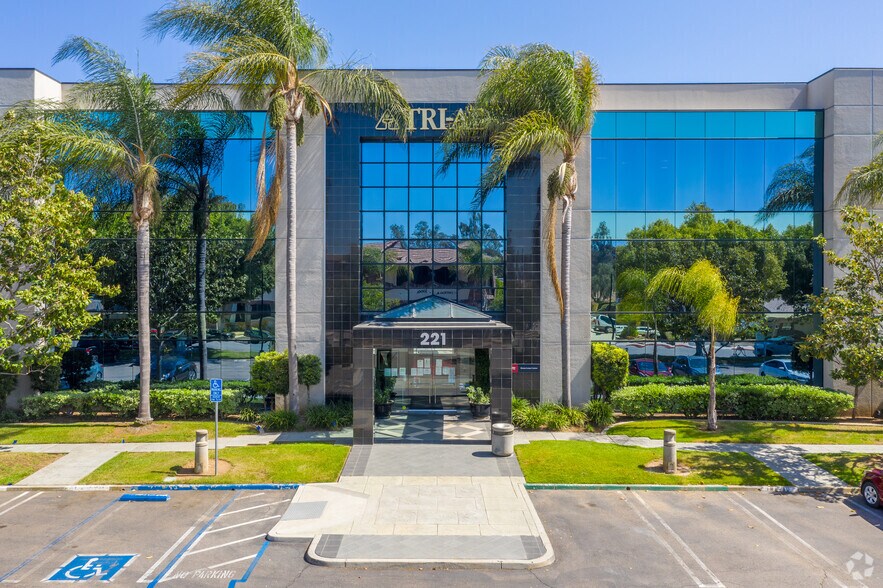 More Photos Of 221 W Crest St, Escondido Office For Sale