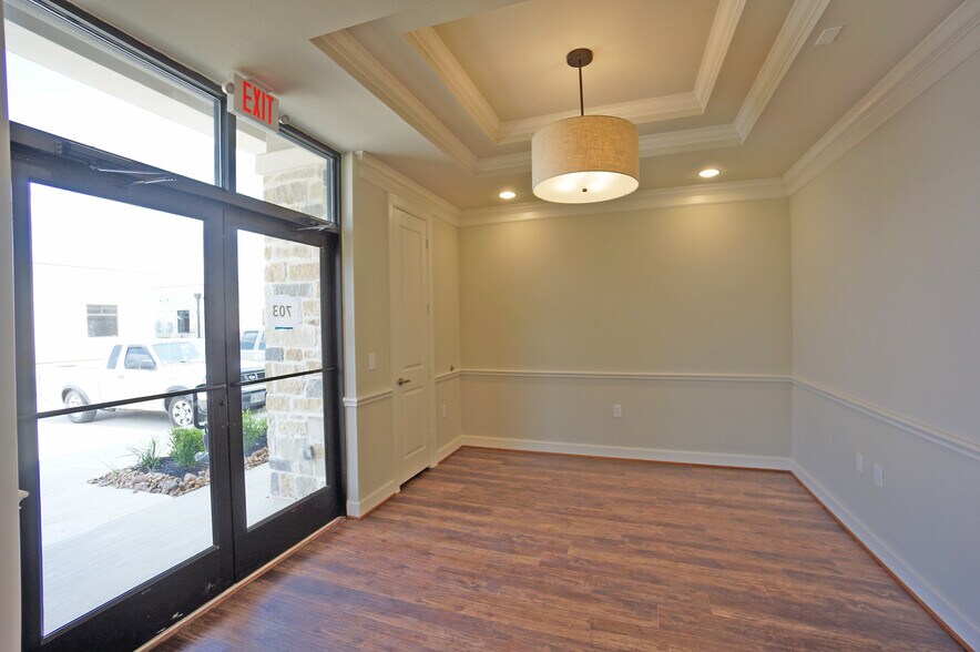 More Photos Of 633 E Fernhurst Dr, Katy Medical For Lease