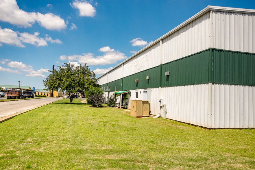 More Photos Of 2617 Phillips Dr, Jonesboro Health Club For Sale