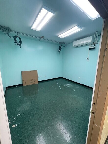 More Photos Of 1622 S Wood Ave, Linden Office For Lease
