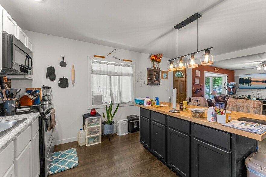 More Photos Of 820 N 6th St, Montevideo Apartments For Sale