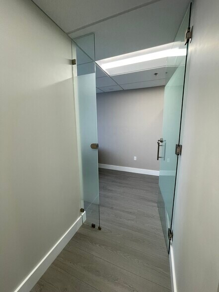 More Photos Of 2455 E Sunrise Blvd, Fort Lauderdale Loft Creative Space For Sale