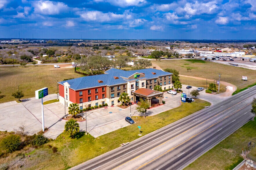 More Photos Of 2199 US 59, Beeville Hotel For Sale