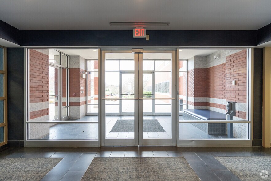 More Photos Of 2 Meridian Blvd, Wyomissing Office For Sale