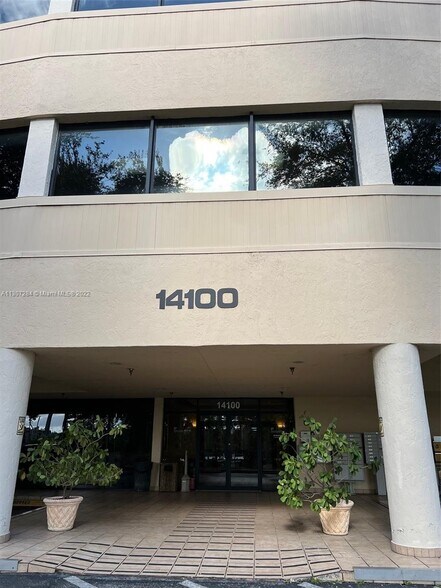 More Photos Of 14100 Palmetto Frontage Rd, Miami Lakes Office Residential For Lease