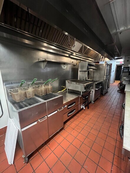 More Photos Of 1000 Broadway Blvd, Kansas City Loft Creative Space For Lease