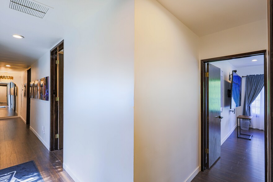 More Photos Of 1151-1157 S Beverly Dr, Beverly Hills Loft Creative Space For Lease