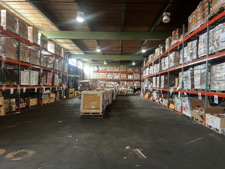 More Photos Of 550 Brush Ave NW, Bronx Warehouse For Lease