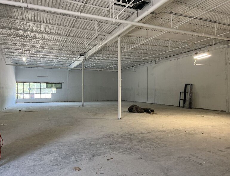 More Photos Of 125 Westbrook Rd, Essex Storefront For Sale