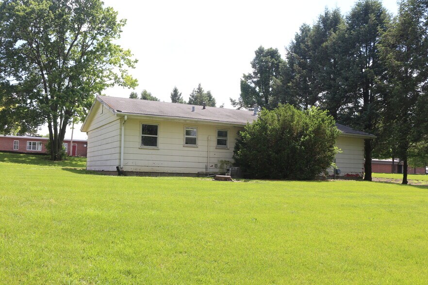 More Photos Of 1500 W Walnut St, Jacksonville Skilled Nursing Facility For Sale