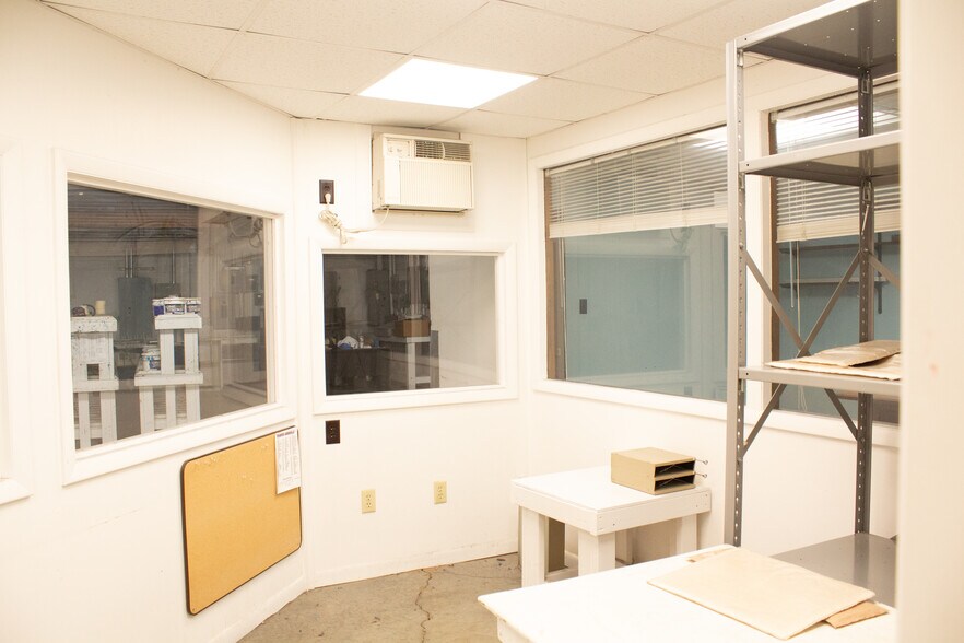 More Photos Of 645 Bellefontaine Ave, Marion Light Distribution For Sale