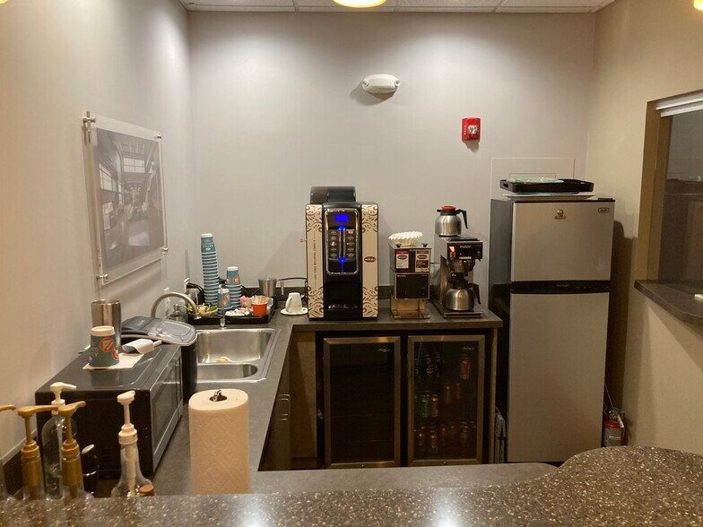 More Photos Of 9645 Lincoln-Way Ln, Frankfort Unknown For Lease