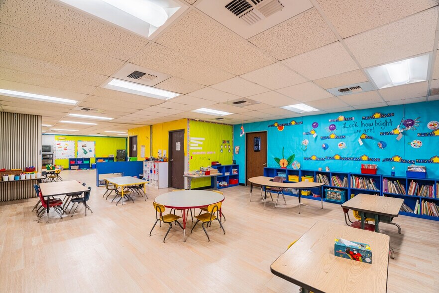 More Photos Of 2911 N San Fernando Rd, Los Angeles Schools For Lease
