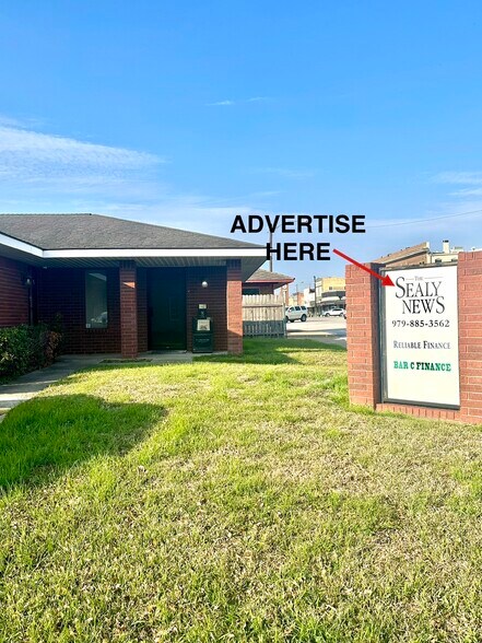 Primary Photo Of 327 Fowlkes St, Sealy Office For Lease