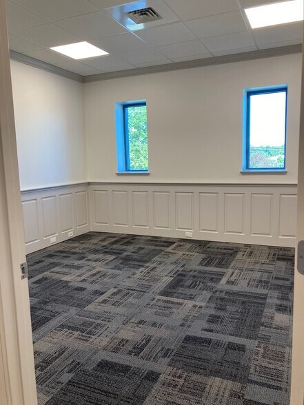 More Photos Of 11 Roadway Dr, Carlisle Light Manufacturing For Sale