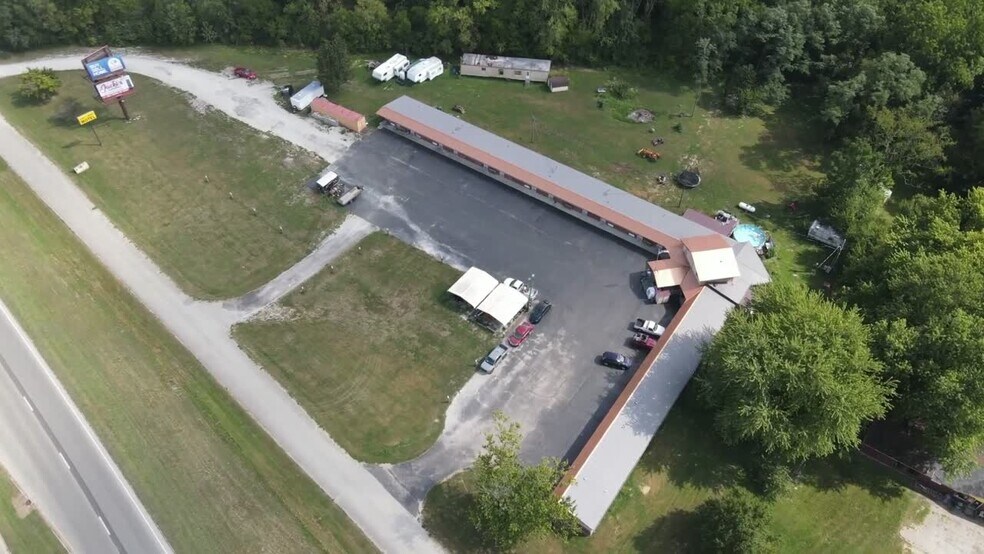 Primary Photo Of 1295 IL-16, Shelbyville Hotel For Sale