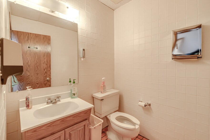 More Photos Of 1100 Basin Ave, Bismarck Flex For Sale