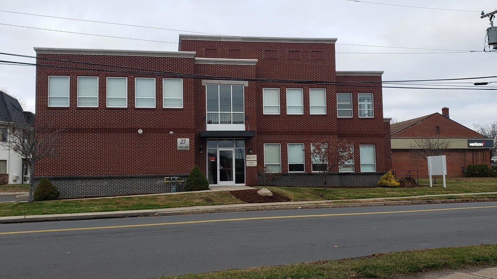 More Photos Of 27 Town Line Rd, Wethersfield Office For Lease