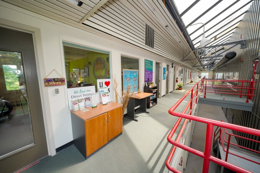 More Photos Of 248 Northport Ave, Belfast Manufacturing For Sale