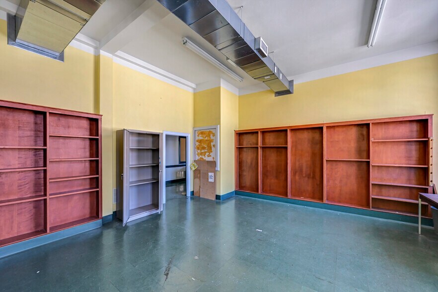 More Photos Of 301 Delaware Ave, Olyphant Office For Sale