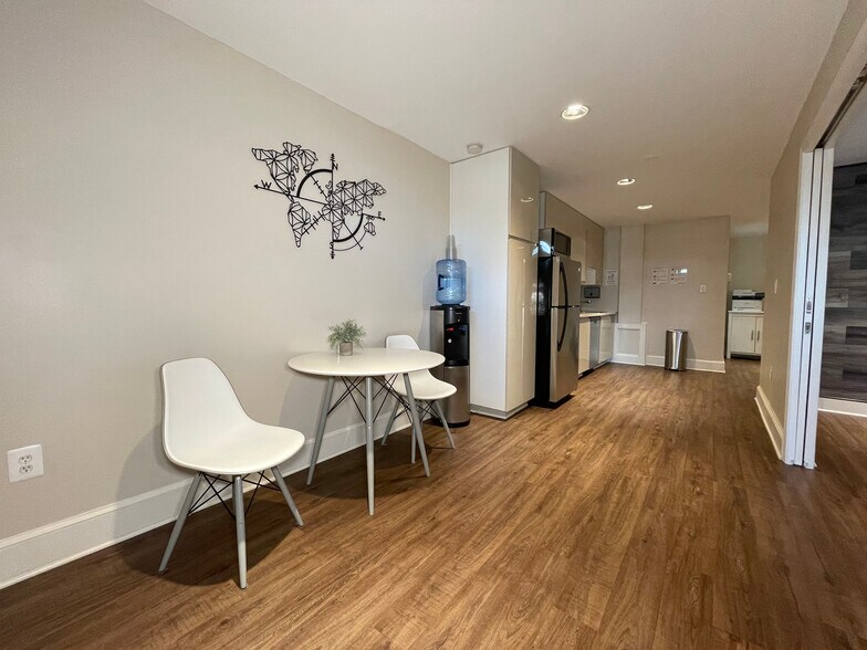 More Photos Of 123 N Henry St, Alexandria Office For Lease