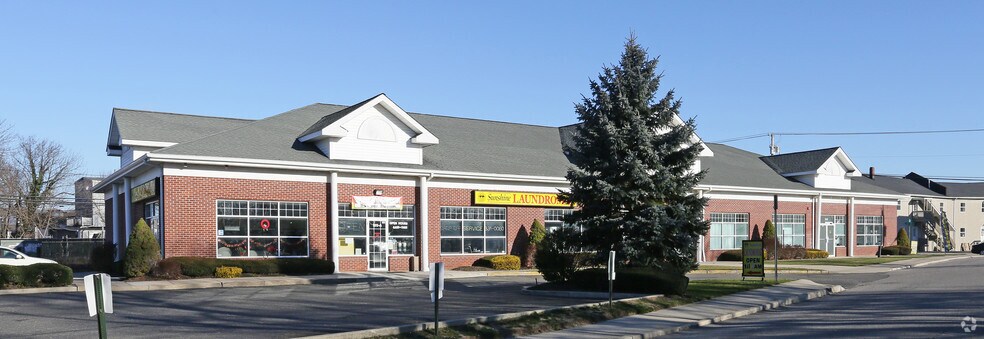 More Photos Of 102 Main St, Port Jefferson Storefront For Lease