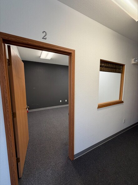 More Photos Of 302 E 23rd St, Fort Scott General Retail For Lease