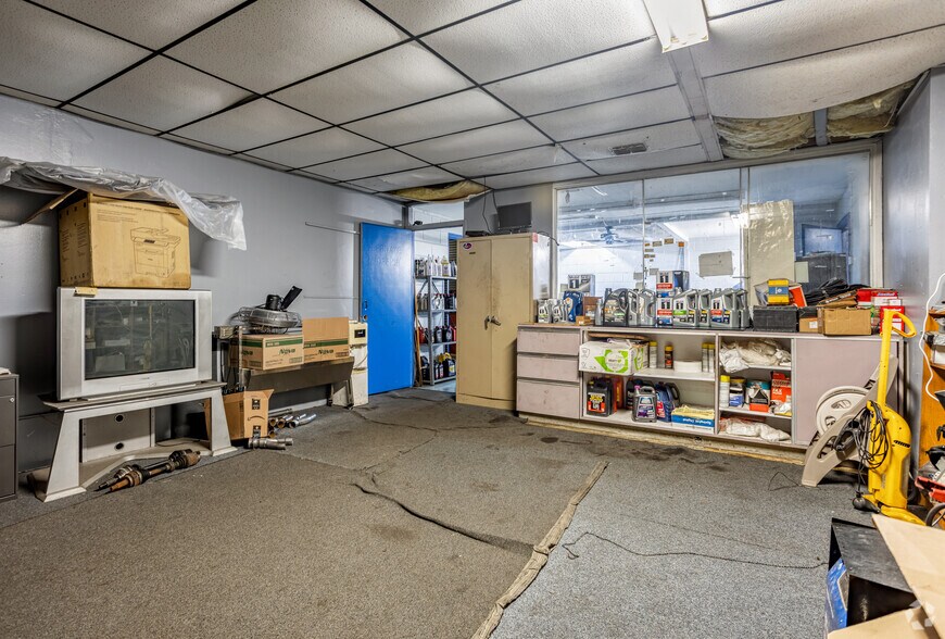 More Photos Of 2201 E Busch Blvd, Tampa Auto Repair For Sale