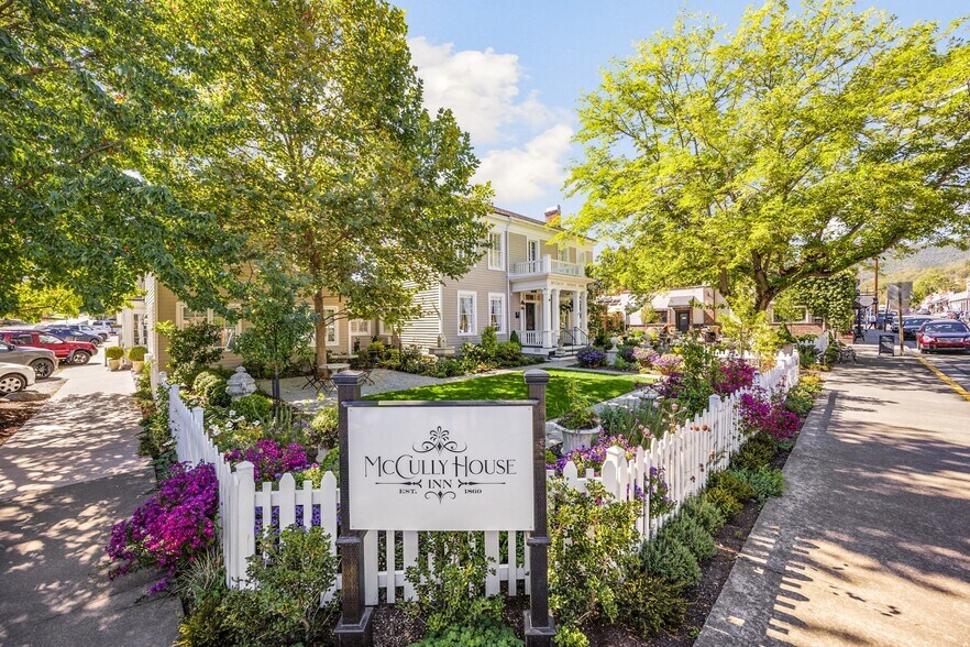 More Photos Of 240 E California St, Jacksonville Hotel For Sale