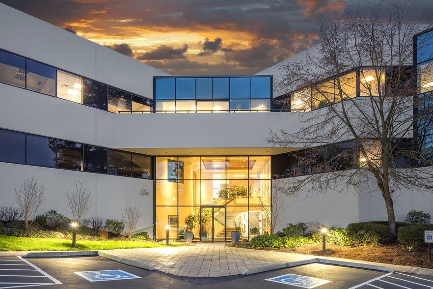 More Photos Of 14475 NE 24th St, Bellevue Office For Lease