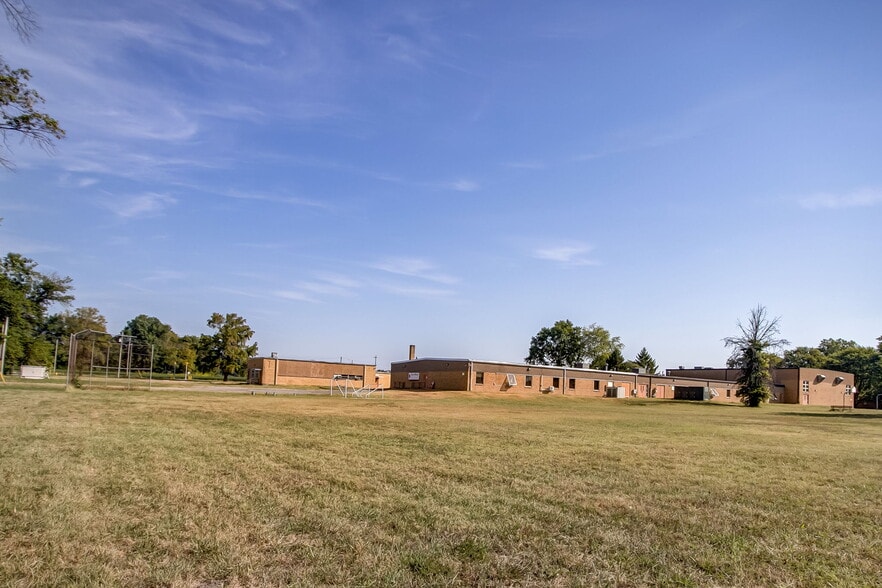 More Photos Of 1901 Mascoutah Ave, Belleville Schools For Sale