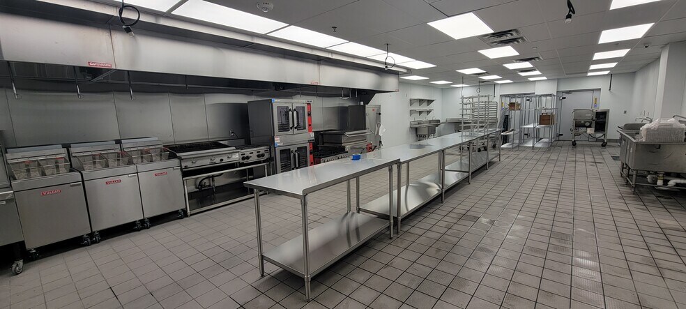 More Photos Of 8200 Lakeland Ave N, Brooklyn Park Freestanding For Sale