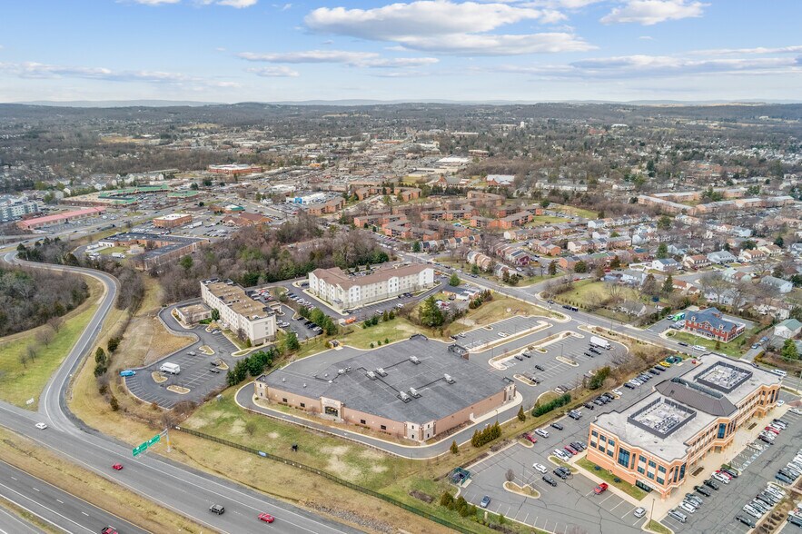 More Photos Of 131 Fort Evans Rd NE, Leesburg Freestanding For Sale