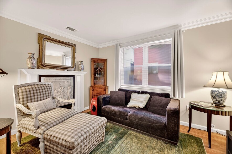 More Photos Of 107 E 35th St, Savannah Office For Sale