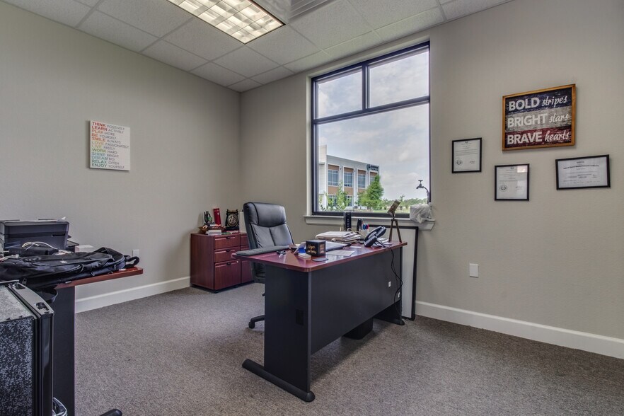 More Photos Of 830 Julie Rivers Dr, Sugar Land Medical For Sale