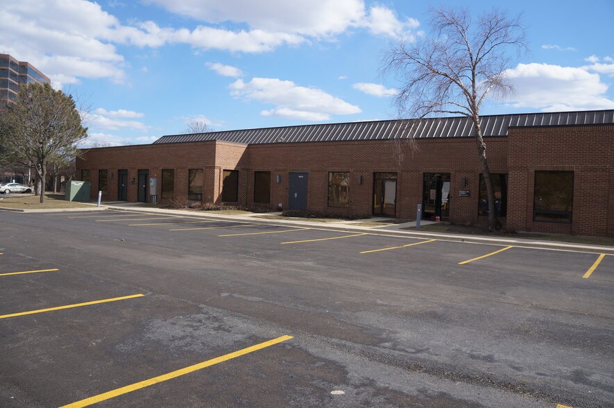 More Photos Of 5999 New Wilke Rd, Rolling Meadows Medical For Lease