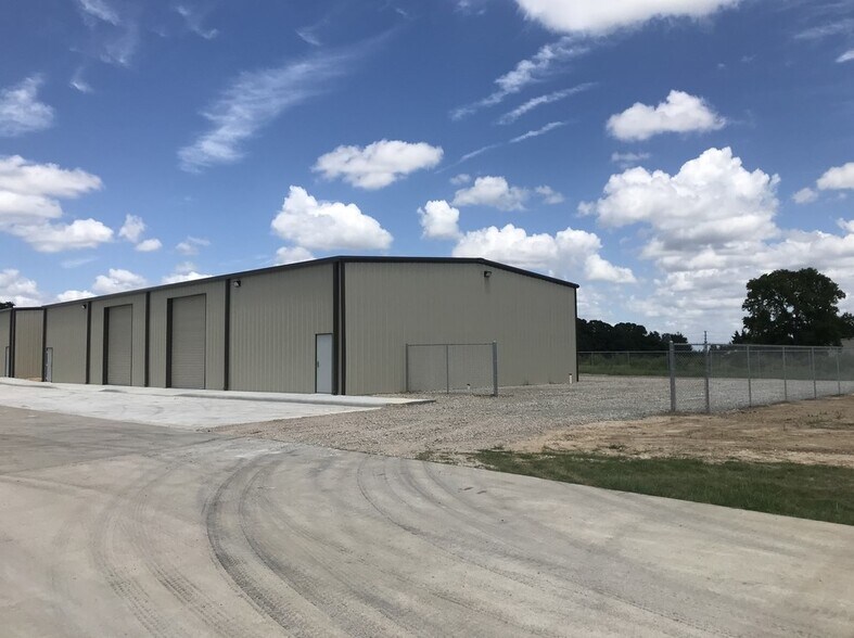 More Photos Of 4375 Roans Chapel Rd, College Station Warehouse For Lease
