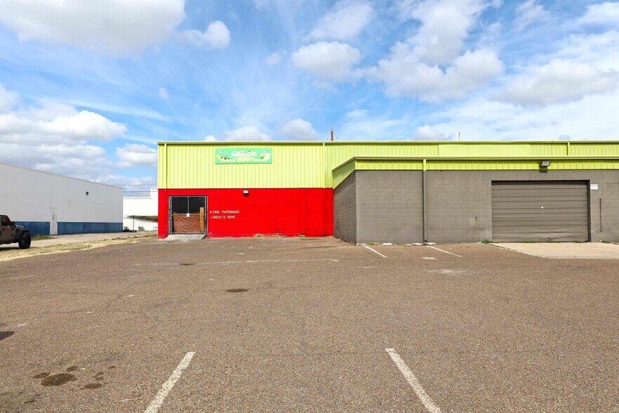 More Photos Of 5802 McPherson Rd, Laredo Industrial For Lease