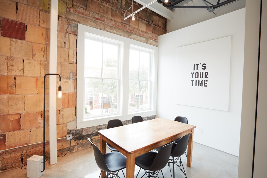 More Photos Of 104 W 12th St, Houston Loft Creative Space For Lease