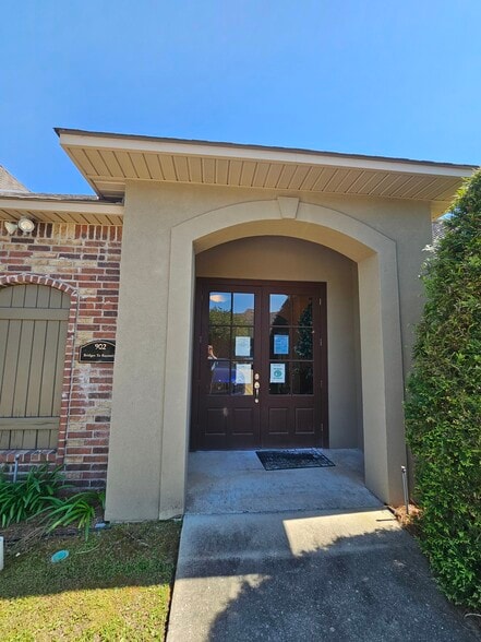 Primary Photo Of 7607 Fern Ave, Shreveport Office For Lease